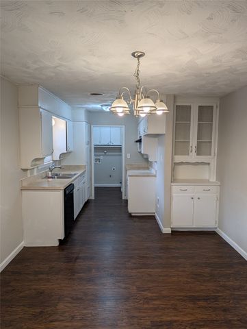 6324 Regal Road, Forest Hill, TX 76119