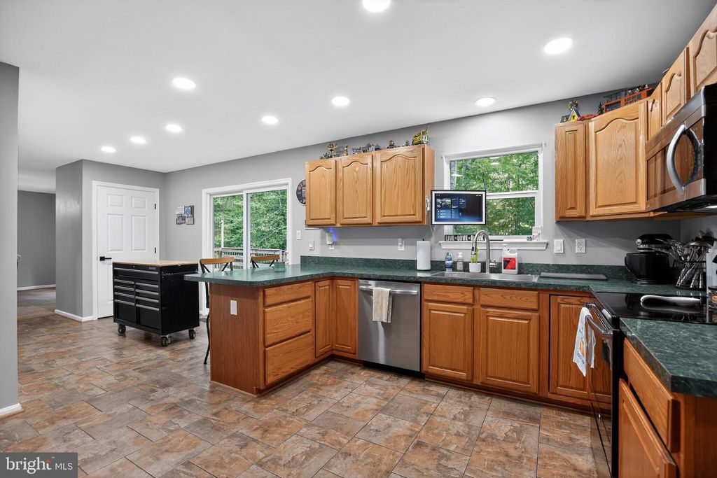 Image 10 of property listing at 213 BINNACLE CT, Lusby, MD 20657