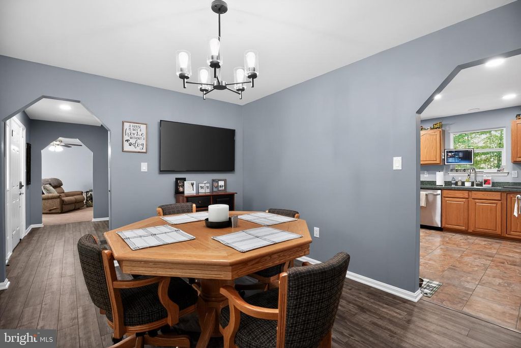Image 11 of property listing at 213 BINNACLE CT, Lusby, MD 20657