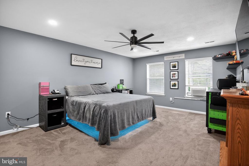 Image 15 of property listing at 213 BINNACLE CT, Lusby, MD 20657