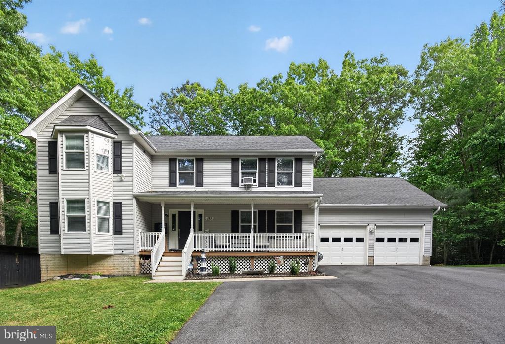 Image 2 of property listing at 213 BINNACLE CT, Lusby, MD 20657