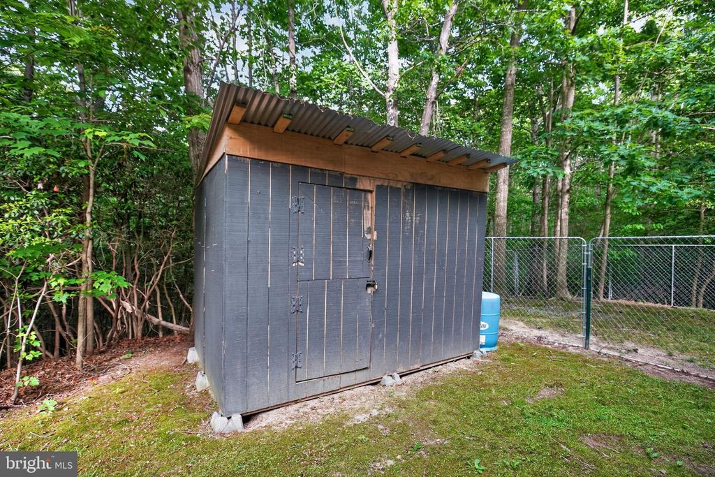 Image 31 of property listing at 213 BINNACLE CT, Lusby, MD 20657
