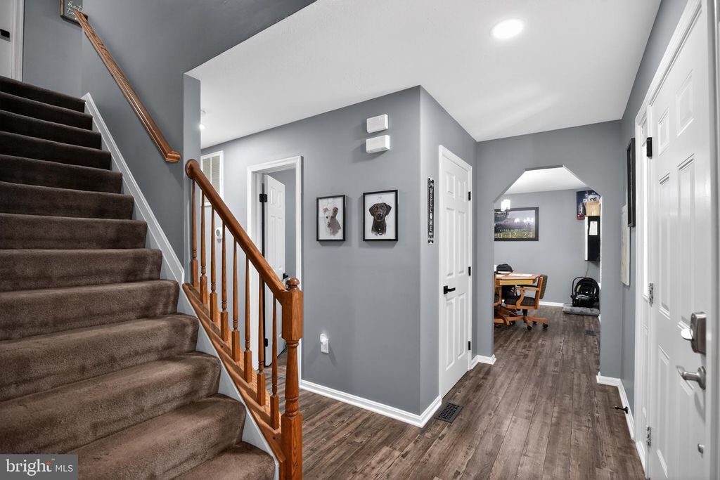 Image 4 of property listing at 213 BINNACLE CT, Lusby, MD 20657