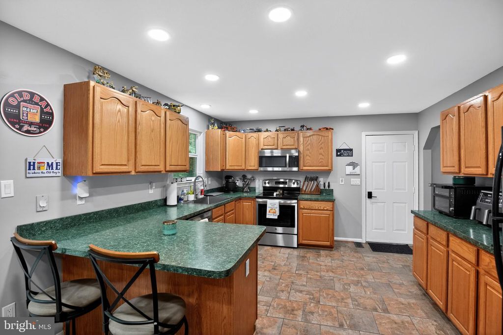Image 9 of property listing at 213 BINNACLE CT, Lusby, MD 20657