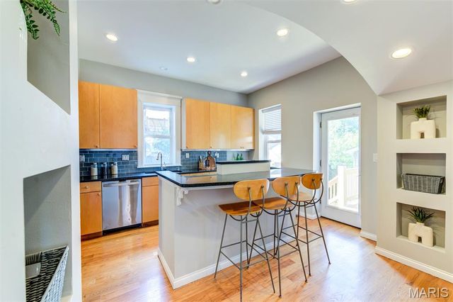 5782 McPherson Avenue, St Louis, MO 63112