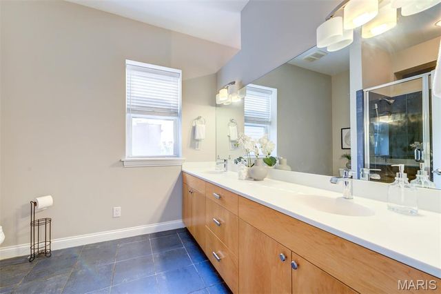 5782 McPherson Avenue, St Louis, MO 63112