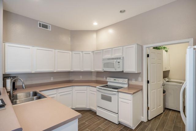 16420 N THOMPSON PEAK Parkway 1073, Scottsdale, AZ 85260