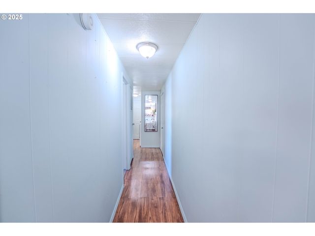 1065 PACIFIC Hwy 4, Woodburn, OR 97071