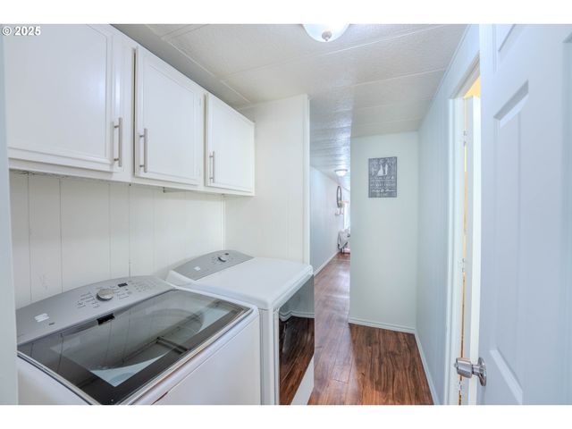 1065 PACIFIC Hwy 4, Woodburn, OR 97071