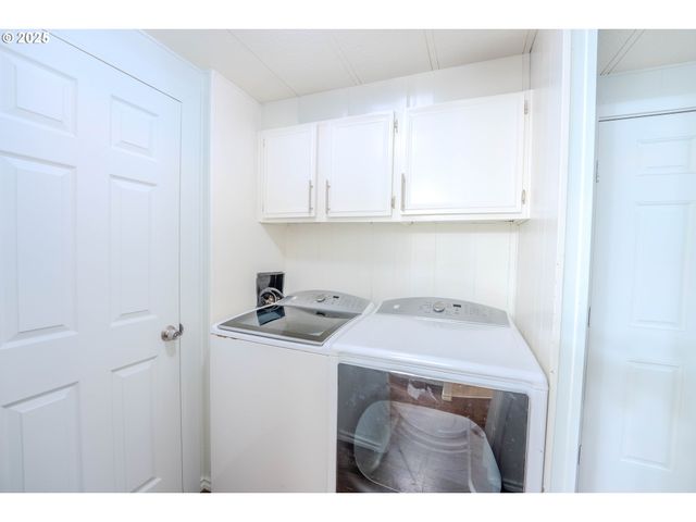 1065 PACIFIC Hwy 4, Woodburn, OR 97071