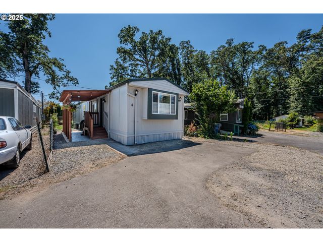 1065 PACIFIC Hwy 4, Woodburn, OR 97071