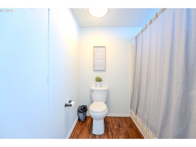 1065 PACIFIC Hwy 4, Woodburn, OR 97071