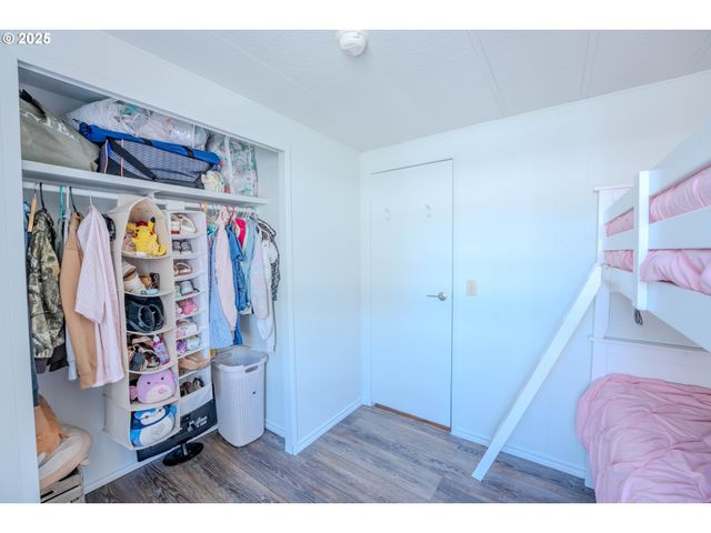 1065 PACIFIC Hwy 4, Woodburn, OR 97071