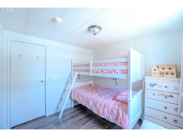 1065 PACIFIC Hwy 4, Woodburn, OR 97071