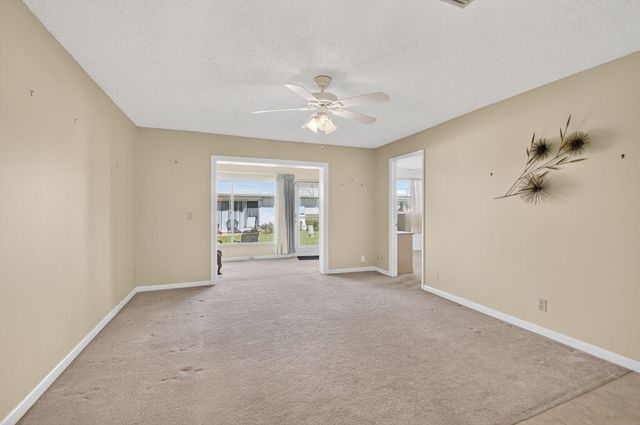 100 Leisure Lake Circle 102, Boynton Beach, FL 33426