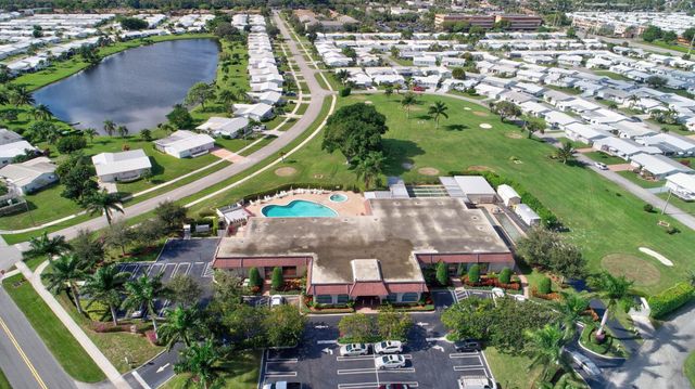 100 Leisure Lake Circle 102, Boynton Beach, FL 33426
