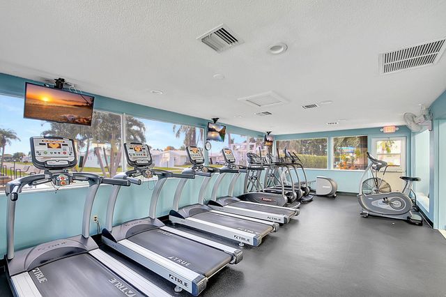 100 Leisure Lake Circle 102, Boynton Beach, FL 33426