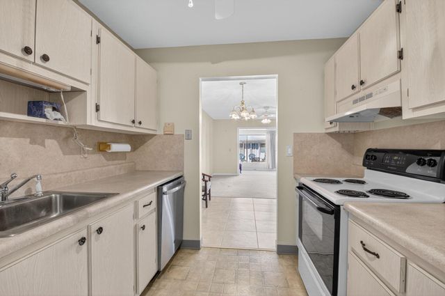 100 Leisure Lake Circle 102, Boynton Beach, FL 33426