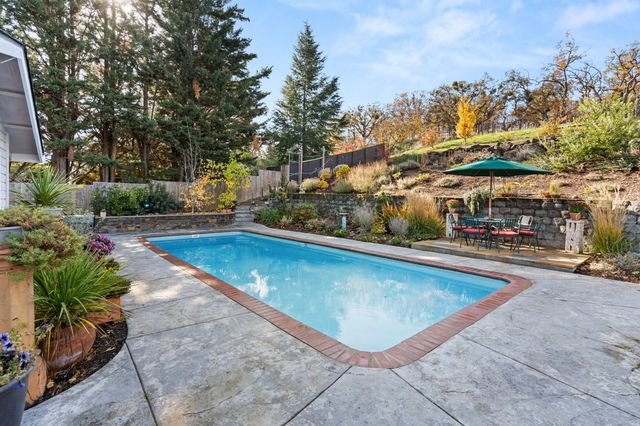 2820 David Lane, Medford, OR 97504