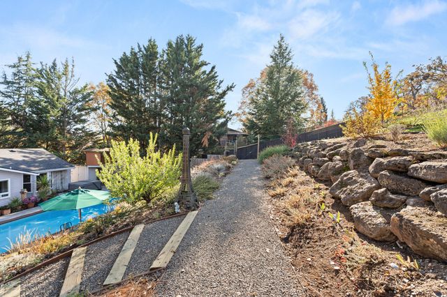 2820 David Lane, Medford, OR 97504