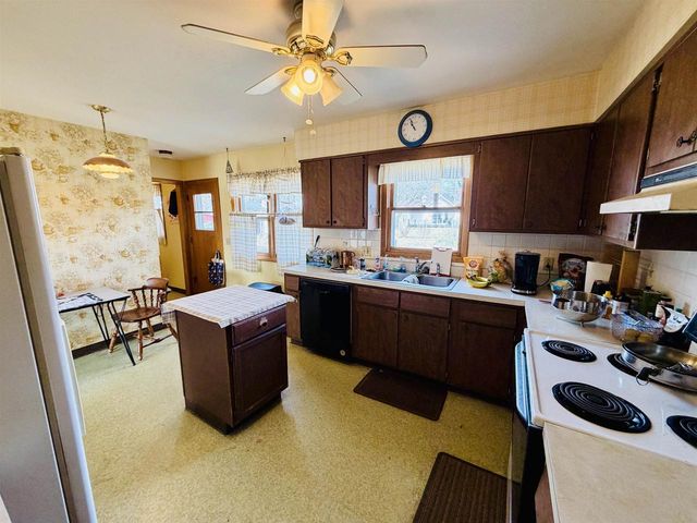 501 4th Street, Brodhead, WI 53520