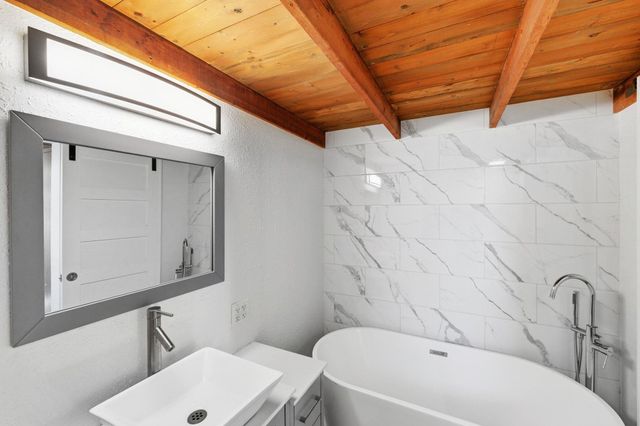 12208 Mustang DR, Buda, TX 78610