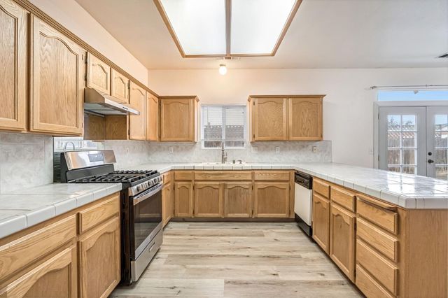 2095 Independence Place, Hanford, CA 93230