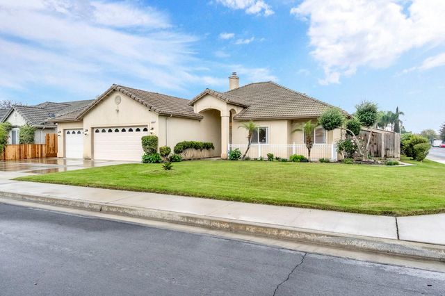 2095 Independence Place, Hanford, CA 93230
