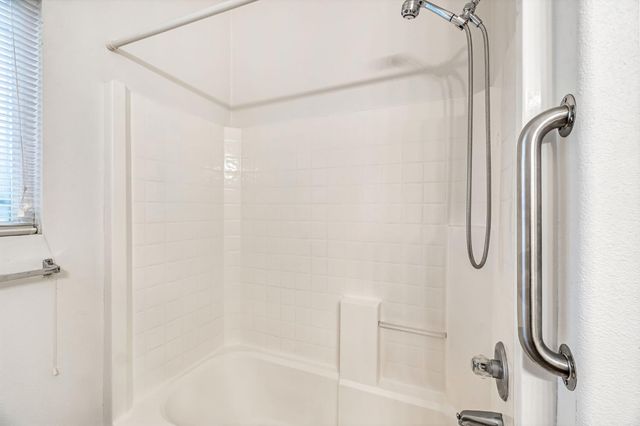 2095 Independence Place, Hanford, CA 93230