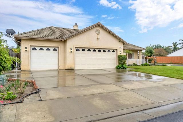 2095 Independence Place, Hanford, CA 93230