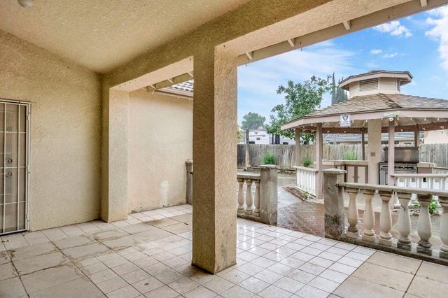 2095 Independence Place, Hanford, CA 93230