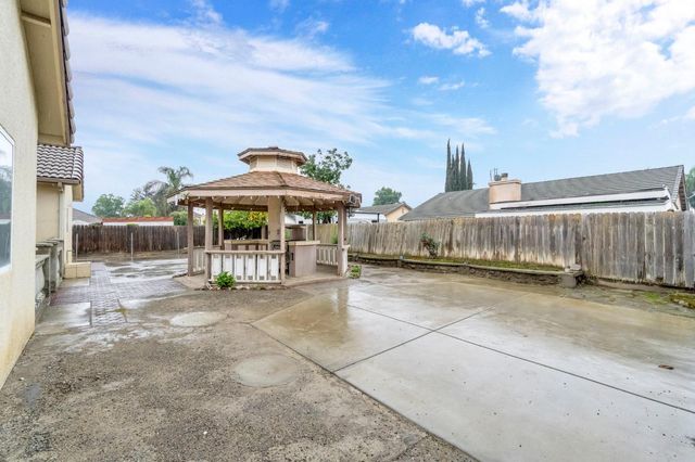 2095 Independence Place, Hanford, CA 93230