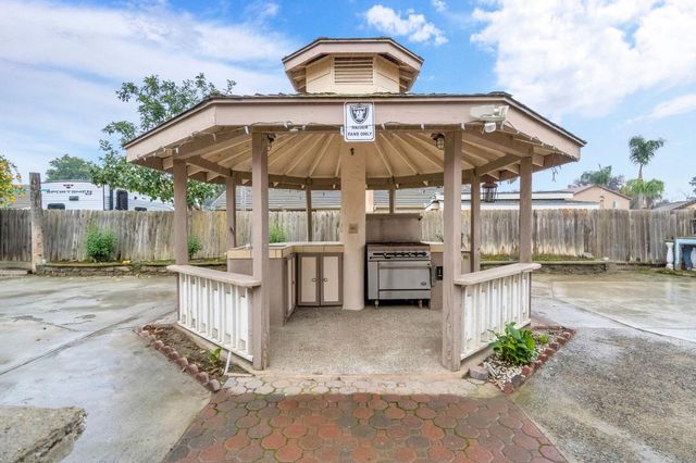 2095 Independence Place, Hanford, CA 93230