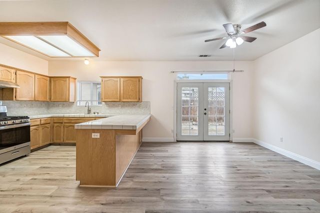 2095 Independence Place, Hanford, CA 93230