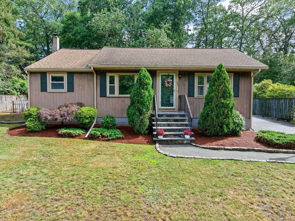 49 Courier St, Weymouth, MA 02190