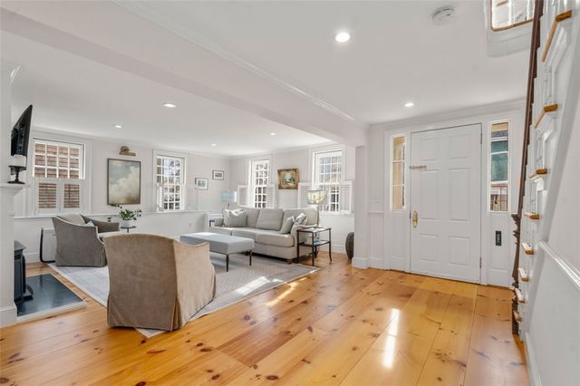 30 Thames Street, Newport, RI 02840