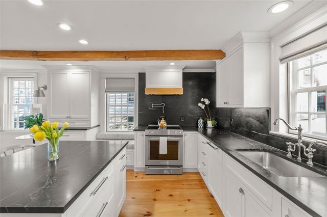 30 Thames Street, Newport, RI 02840