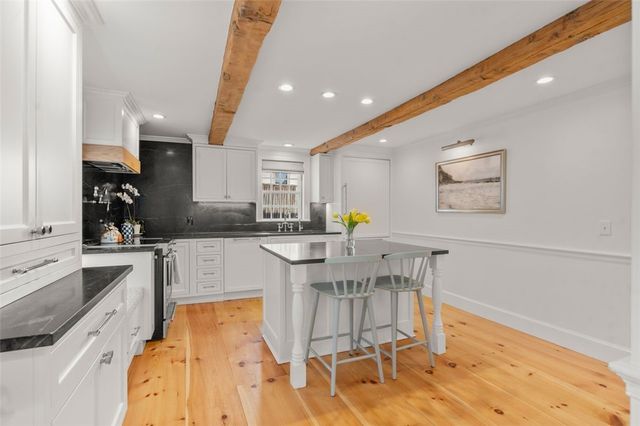 30 Thames Street, Newport, RI 02840