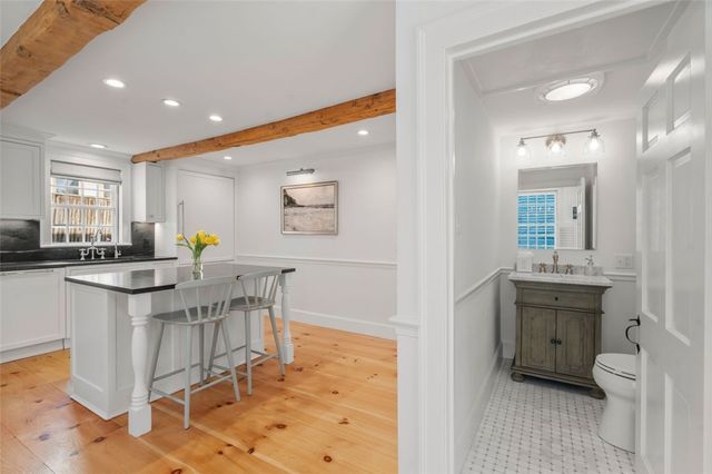 30 Thames Street, Newport, RI 02840
