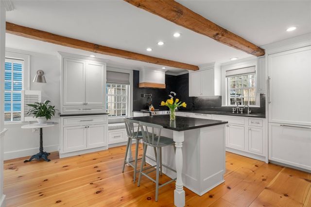 30 Thames Street, Newport, RI 02840
