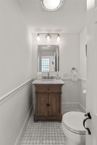 30 Thames Street, Newport, RI 02840