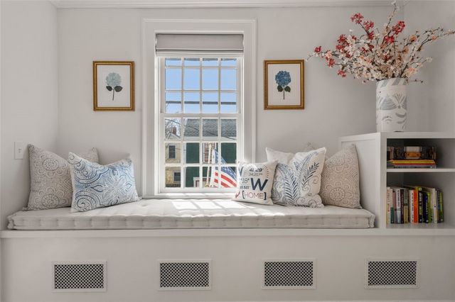 30 Thames Street, Newport, RI 02840