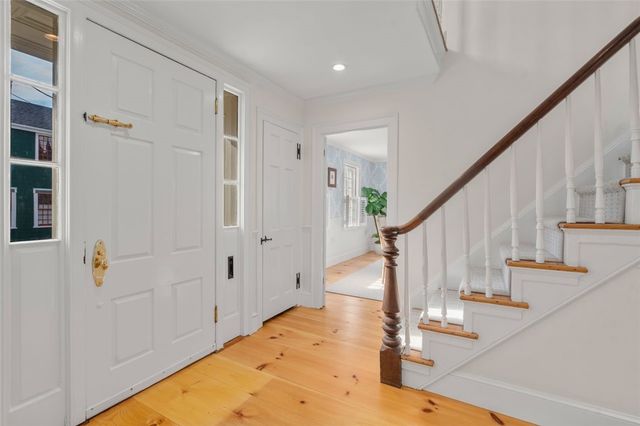 30 Thames Street, Newport, RI 02840