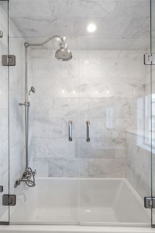 30 Thames Street, Newport, RI 02840
