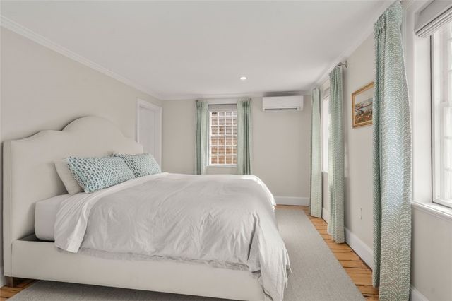 30 Thames Street, Newport, RI 02840
