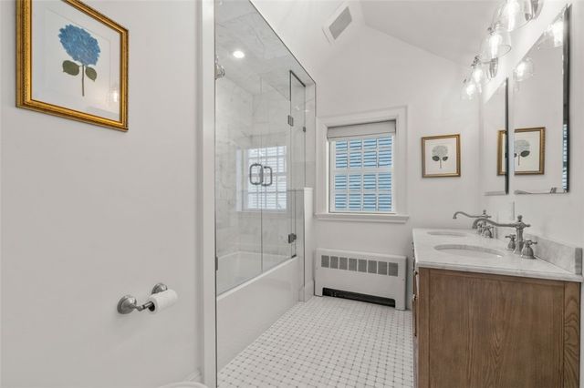 30 Thames Street, Newport, RI 02840