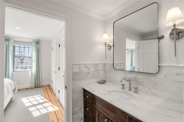 30 Thames Street, Newport, RI 02840