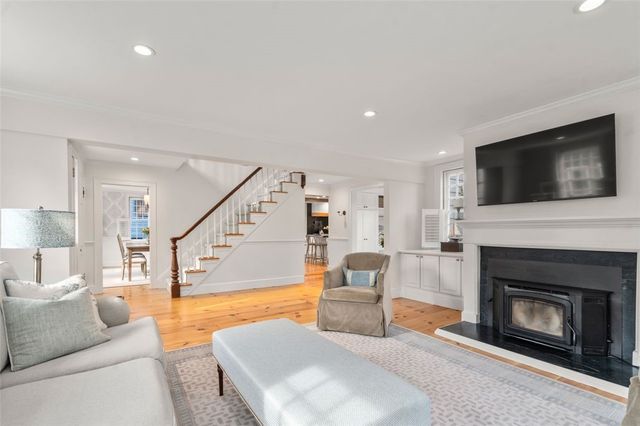 30 Thames Street, Newport, RI 02840