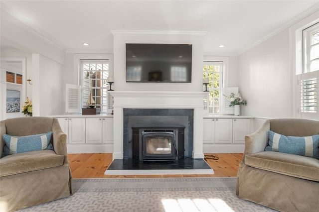 30 Thames Street, Newport, RI 02840