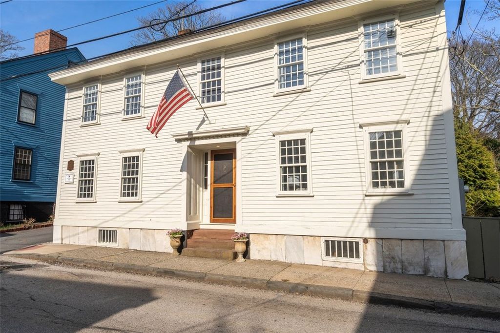 30 Thames Street, Newport, RI 02840